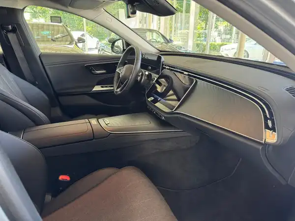 MERCEDES-BENZ E 220 (15/21)