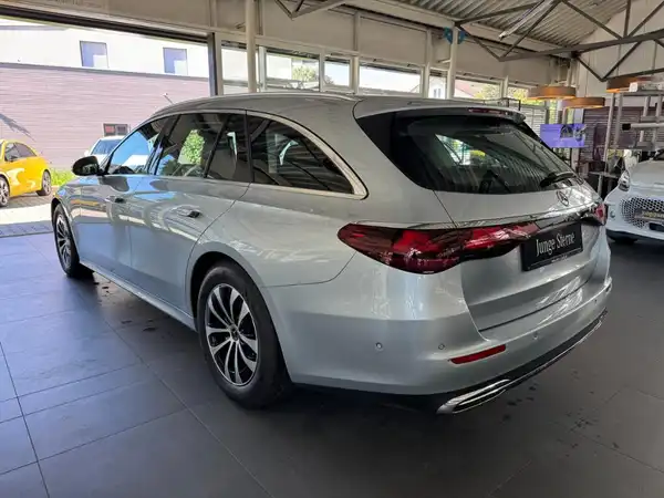 MERCEDES-BENZ E 220 (3/21)
