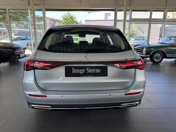 MERCEDES-BENZ E 220 (4/21)