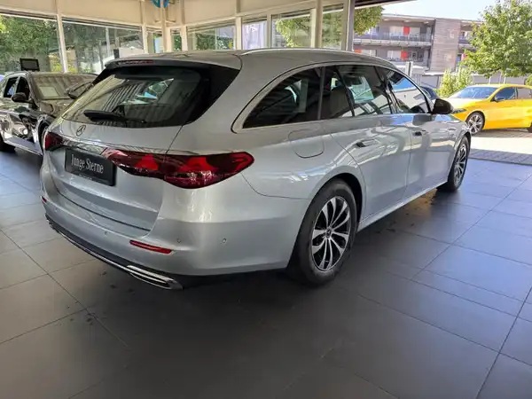 MERCEDES-BENZ E 220 (5/21)