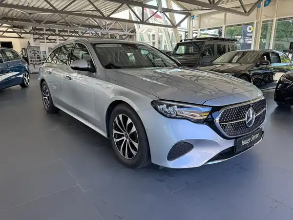 MERCEDES-BENZ E 220 (6/21)