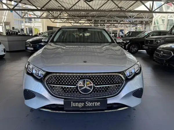 MERCEDES-BENZ E 220 (7/21)