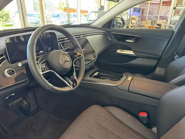 MERCEDES-BENZ E 220 (9/21)