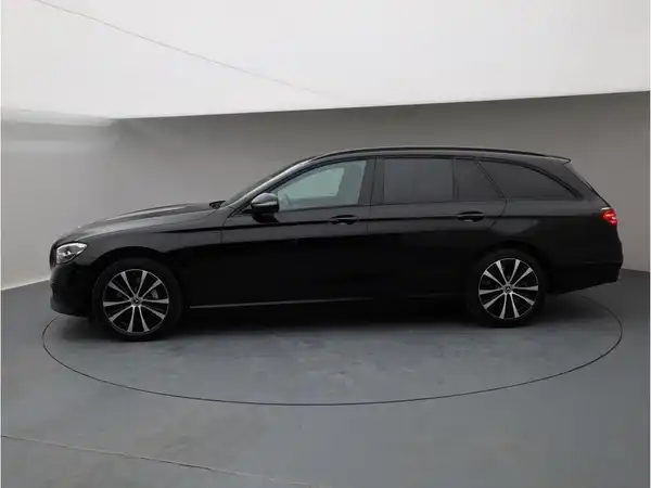 MERCEDES-BENZ E 300 d (3/25)