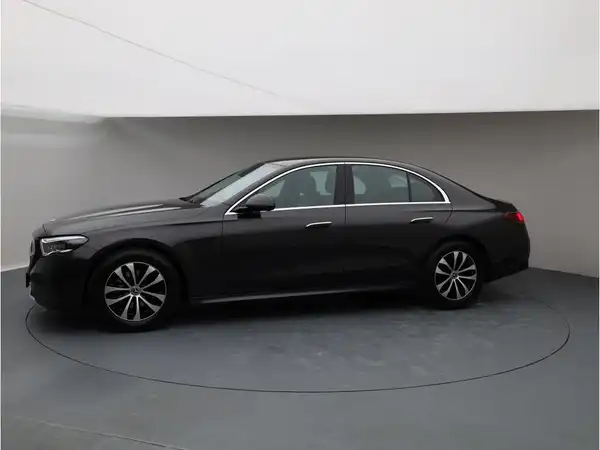 MERCEDES-BENZ E-220 d (3/28)