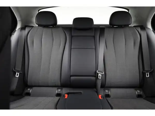 MERCEDES-BENZ E-220 d (26/28)