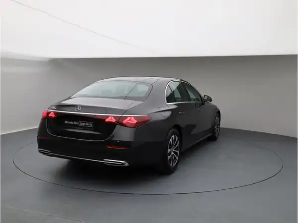 MERCEDES-BENZ E-220 d (6/28)