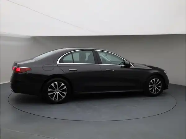 MERCEDES-BENZ E-220 d (7/28)
