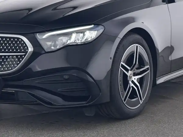MERCEDES-BENZ E 220 (4/10)
