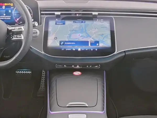 MERCEDES-BENZ E 220 (6/10)