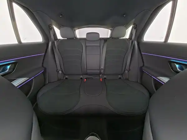 MERCEDES-BENZ E 220 (9/10)