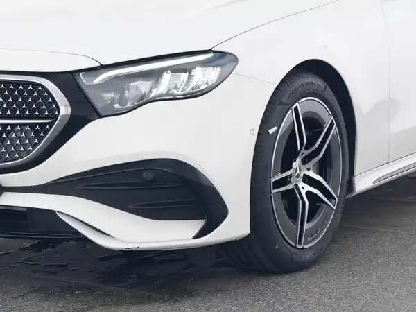 MERCEDES-BENZ E 220 (4/10)