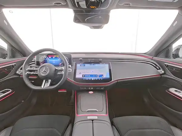 MERCEDES-BENZ E 220 (8/10)