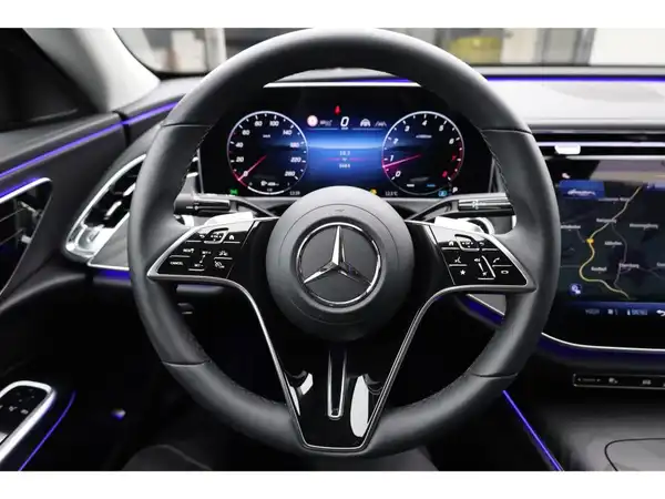 MERCEDES-BENZ E 200 (15/26)