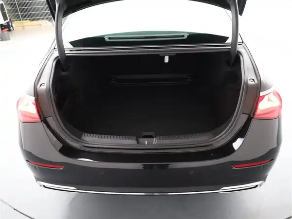 MERCEDES-BENZ E 200 (25/26)