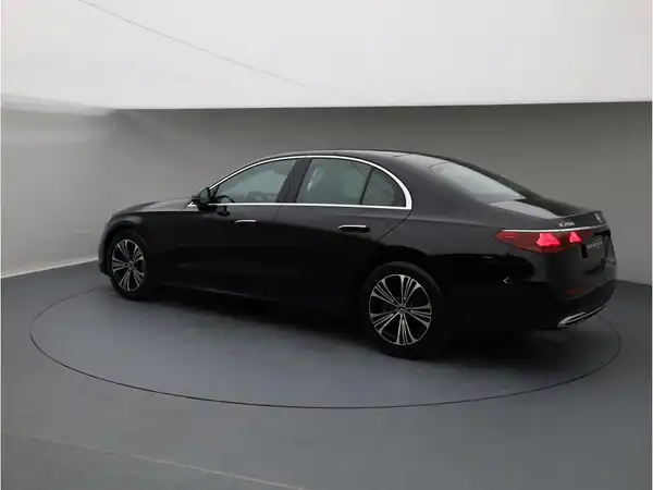 MERCEDES-BENZ E 200 (4/26)