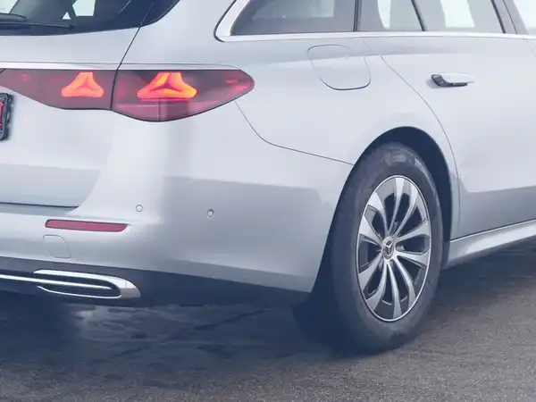 MERCEDES-BENZ E 220 (5/10)