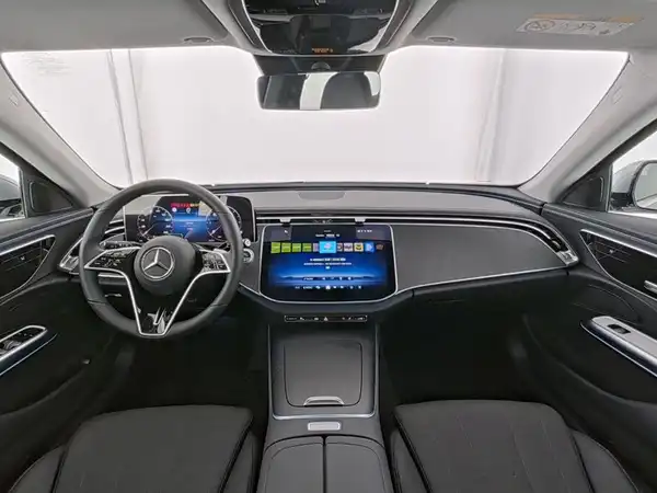 MERCEDES-BENZ E 220 (8/10)