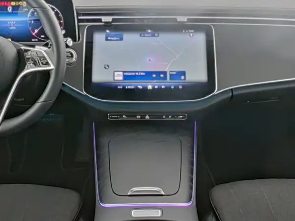 MERCEDES-BENZ E 220 (8/10)