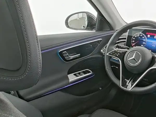 MERCEDES-BENZ E 220 (9/10)