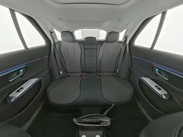 MERCEDES-BENZ E 220 (10/10)