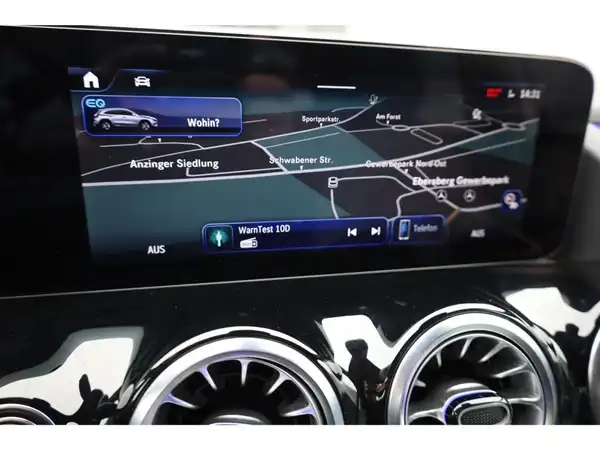 MERCEDES-BENZ EQA (13/24)