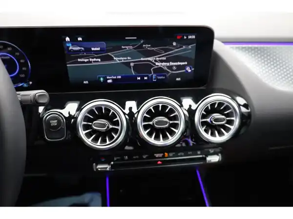 MERCEDES-BENZ EQA (14/24)