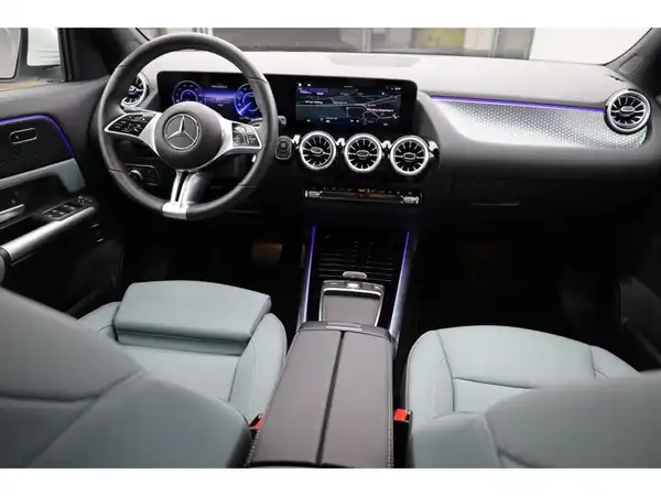 MERCEDES-BENZ EQA (20/24)
