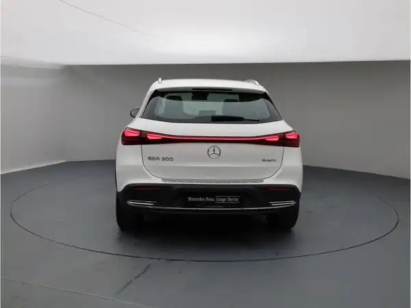 MERCEDES-BENZ EQA (5/24)
