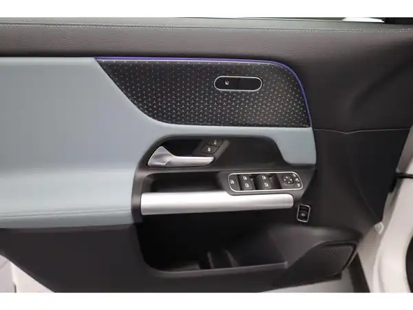 MERCEDES-BENZ EQA (10/24)