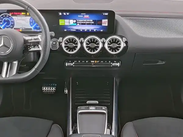 MERCEDES-BENZ EQA (6/10)