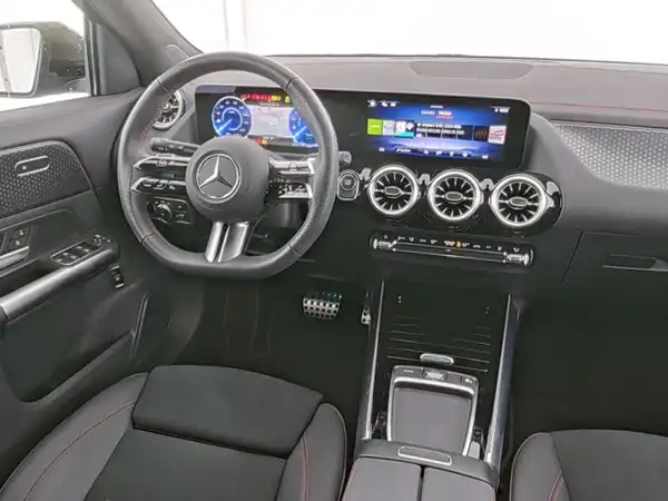 MERCEDES-BENZ EQA (7/10)