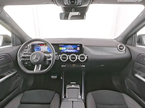 MERCEDES-BENZ EQA (8/10)