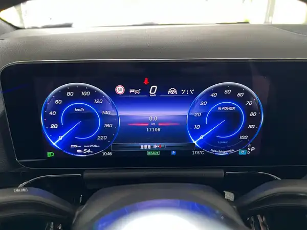 MERCEDES-BENZ EQA (16/25)