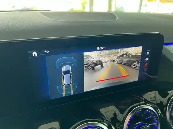 MERCEDES-BENZ EQA (18/25)