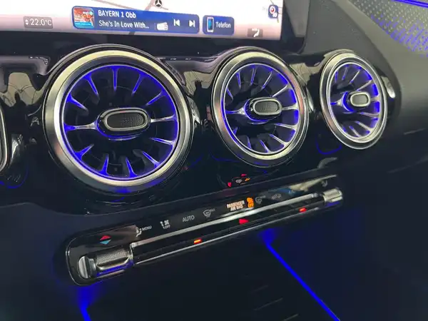 MERCEDES-BENZ EQA (19/25)