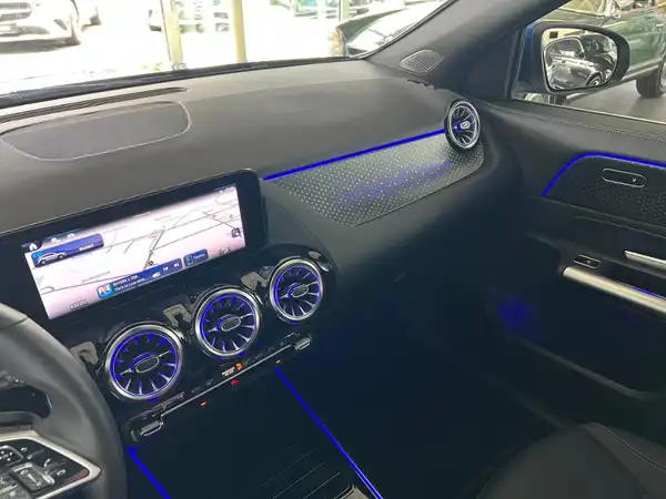 MERCEDES-BENZ EQA (20/25)