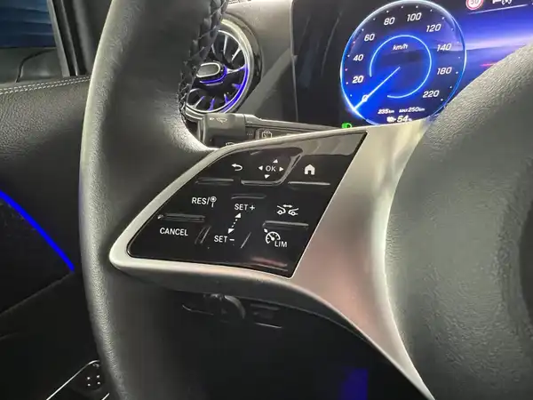 MERCEDES-BENZ EQA (22/25)