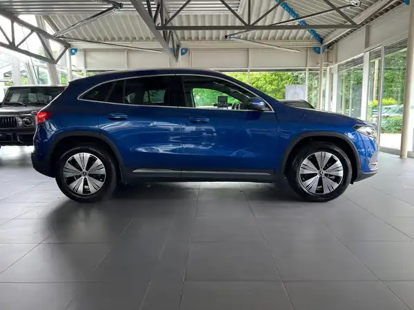 MERCEDES-BENZ EQA (5/25)
