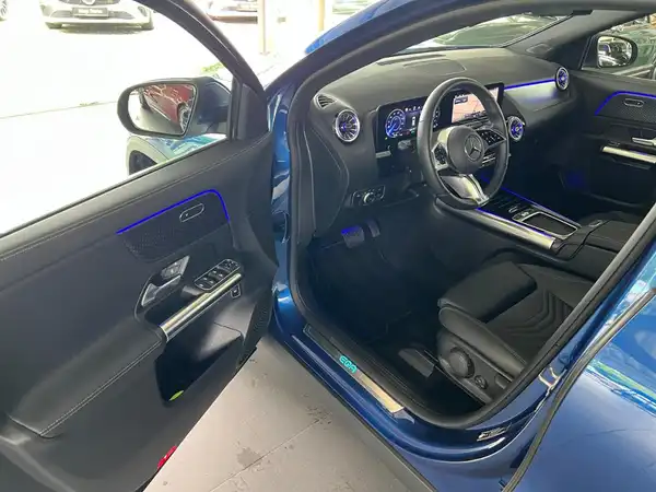 MERCEDES-BENZ EQA (9/25)