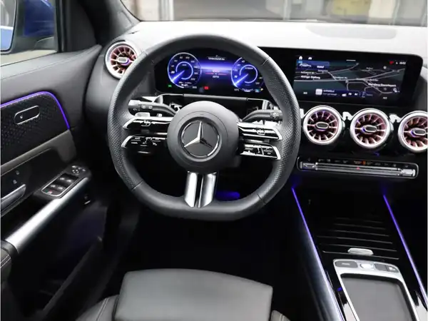 MERCEDES-BENZ EQA (15/27)