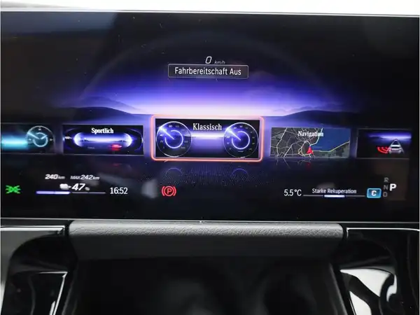 MERCEDES-BENZ EQA (18/27)
