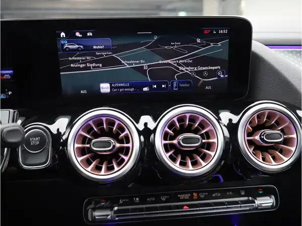MERCEDES-BENZ EQA (19/27)