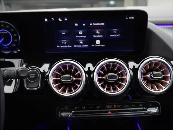 MERCEDES-BENZ EQA (22/27)
