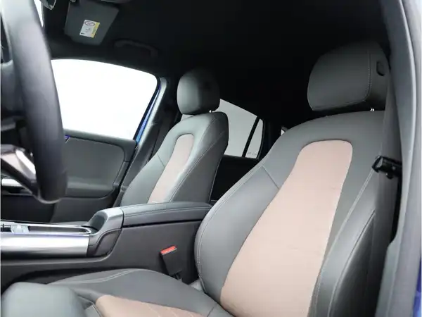 MERCEDES-BENZ EQA (25/27)