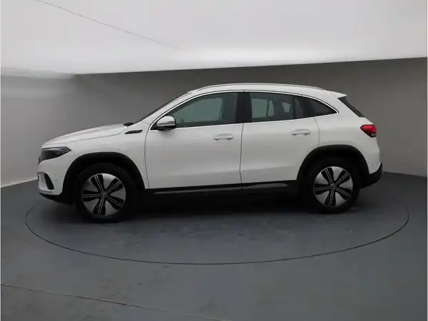 MERCEDES-BENZ EQA (2/25)