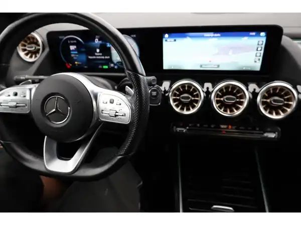 MERCEDES-BENZ EQA (13/25)