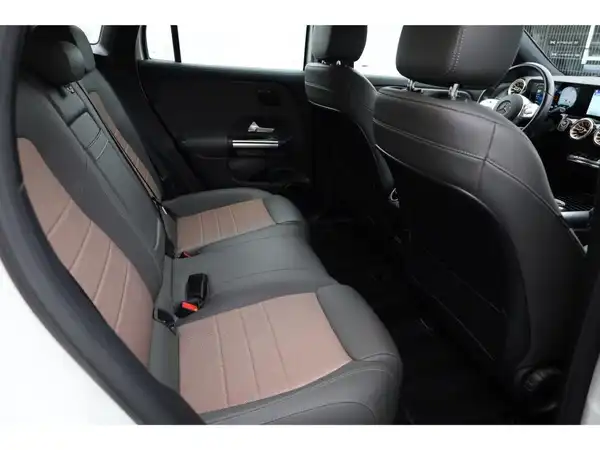 MERCEDES-BENZ EQA (19/25)