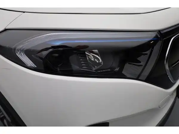 MERCEDES-BENZ EQA (25/25)