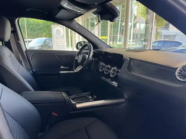 MERCEDES-BENZ EQA (13/19)